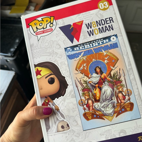 New in box Wonder Woman funko pop - Picture 3 of 3